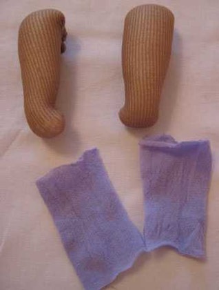 عکس دست عروسک با جوراب