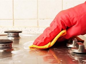 عکس تمیز کردن اجاق گاز با مواد طبیعی