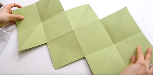 عکس اتصال سه مقوای مربعی تاخورده به هم