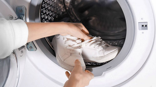 عکس شستن کفش در ماشین لباسشویی