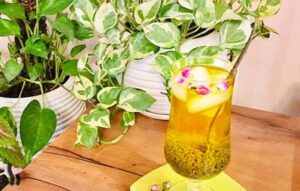 عکس شربت زعفران با تخم شربتی